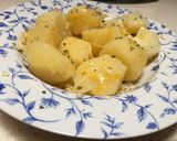 Foto del paso 3 de la receta Papas guisadas con tomillo, ajo y tres quesos