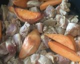 Foto del paso 4 de la receta: Ricos camotes o batatas dulces guisadas con pollo 😎