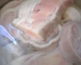 A picture of step 1 of Cow heels in brown onion soup.