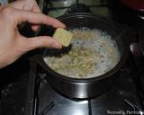A picture of step 4 of Persian mung beans rice.