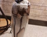 A picture of step 5 of Oreo Ice-Cream Milk Shake.