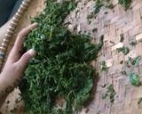 Foto langkah ke 2 dari resep Tumis daun singkong.