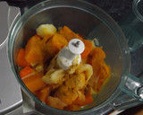 Foto del paso 2 de la receta: Crema especiada de otoño de calabaza y zanahorias