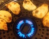 Foto del paso 4 de la receta: Empanadas de caballa livianitas al parrigas (sin aceite ni grasa)