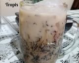 Foto langkah ke 3 dari resep Es Cincau Milo Tropis.