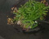 Foto langkah ke 3 dari resep Oseng Buncis Sosis.