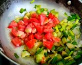 લીલી ડુંગળી ટામેટાંનું શાક(Lili dungli-tameta nu shak recipe in Gujarati) રેસીપી સ્ટેપ3ફોટો