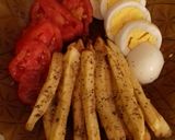 عکس مرحله 7 از دستور تخم‌مرغ آبپز با مخلّــ🍟🍅ــفات🍴