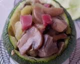 Foto del paso 3 de la receta: Calabacín relleno de setas con jamón, queso y sobrasada
