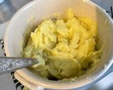 Une image de l'étape 10 de Purée de pommes de terre à l’ail, crème et gingembre.