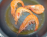 Foto del paso 1 de la receta: Langostinos en salsa verde