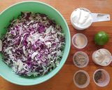 Foto del paso 1 de la receta: Ensalada de col con aderezo de tahini y yogurt
