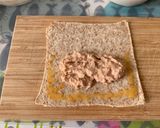 Hình bước làm 2 của món Sandwich cá ngừ chiên