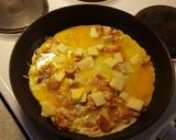 A picture of step 4 of Bacon, eggs and chili.
