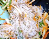 Hình bước làm 5 của món 🌱 Mì Chũ Xào Rau Củ Chay (Vegan)
