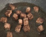 Foto langkah ke 4 dari resep Garlic Butter Saikoro Beef.