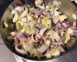 Une image de l'étape 6 de Salade d'endives au concombre et oignon rouge sauce ciboulette.
