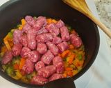 Foto del paso 3 de la receta Salchichas guisadas con patatas y zanahorias