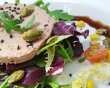 Foto del paso 5 de la receta Ensalada con paté de ciervo, semillas caramelizadas y vinagre balsámico de frambuesa