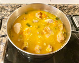 Foto del paso 7 de la receta: Pollo en salsa con pimiento y calabacín