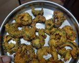 A picture of step 6 of Bitter melon pakoda.