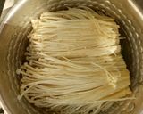 Foto langkah ke 1 dari resep Enoki saos simple.