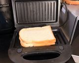Foto langkah ke 5 dari resep Roti Panggang Meses Kental Manis.