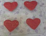 A picture of step 4 of White chocolate compound red heart shape chocolate.