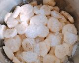 Hình bước làm 1 của món Bánh chuối hấp có màu đỏ hồng tự nhiên