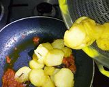 A picture of step 4 of Garlic spicy potatoes with stir-fry cauliflower.