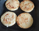 Foto del paso 1 de la receta: Arepas con jamón y rulitos de queso