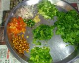 A picture of step 1 of Green vegs mix pizza.
