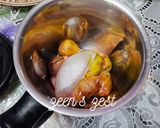 A picture of step 1 of Fig and Honey Smoothie.
