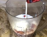 A picture of step 3 of Tri Colour Strawberry Shake.