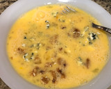Foto del paso 2 de la receta: Tortilla francesa de queso azul con nueces