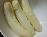 A picture of step 1 of Banana Bonda.