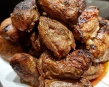 Foto del paso 1 de la receta: Galtas ibéricas con orejones y ciruelas