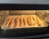 Hình bước làm 3 của món Bánh mì que bơ tỏi pate