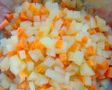 Foto langkah ke 1 dari resep Pastel Gulung Ragout Ayam.