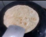 A picture of step 3 of Hariyali paneer tikka roll.