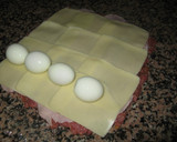 Foto del paso 3 de la receta: Rollo de carne picada relleno en salsa