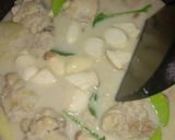 รูปขั้นตอนการทำที่ 5 ของ ต้มข่าไก่ (Thai Chicken Coconut Soup)