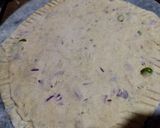 A picture of step 4 of Cheese onion paratha.