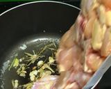 Hình bước làm 2 của món Gà kho sả ớt🐔🐔