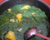 Foto langkah ke 2 dari resep Sayur Bening Daun Kelor & Labu Kuning.