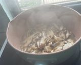 Hình bước làm 5 của món Gà Xào Nấm Truffle !!!!