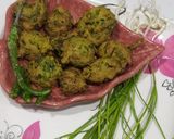 A picture of step 5 of Methi bhaji green garlic pakora.