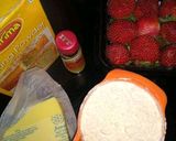 A picture of step 1 of Strawberry cake chocolate sauce.