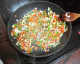 Foto del paso 2 de la receta: Pasta con ragout de cerdo y queso rallado
