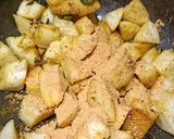 A picture of step 3 of Leftover Idli Podi Tadka.